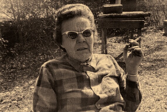 Old lady cat eye glasses 2025
