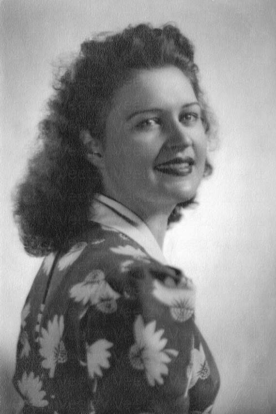 Digital Download Vintage Photo 1950s Woman With Beautiful Etsy