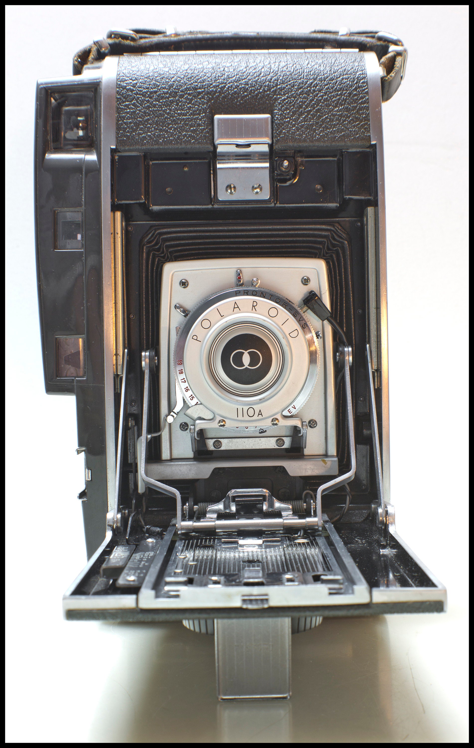 Polaroid Pathfinder Land Camera 110A - Rare Vintage Working Polaroid Pathfinder Land Camera 110A - Rare Vintage Working