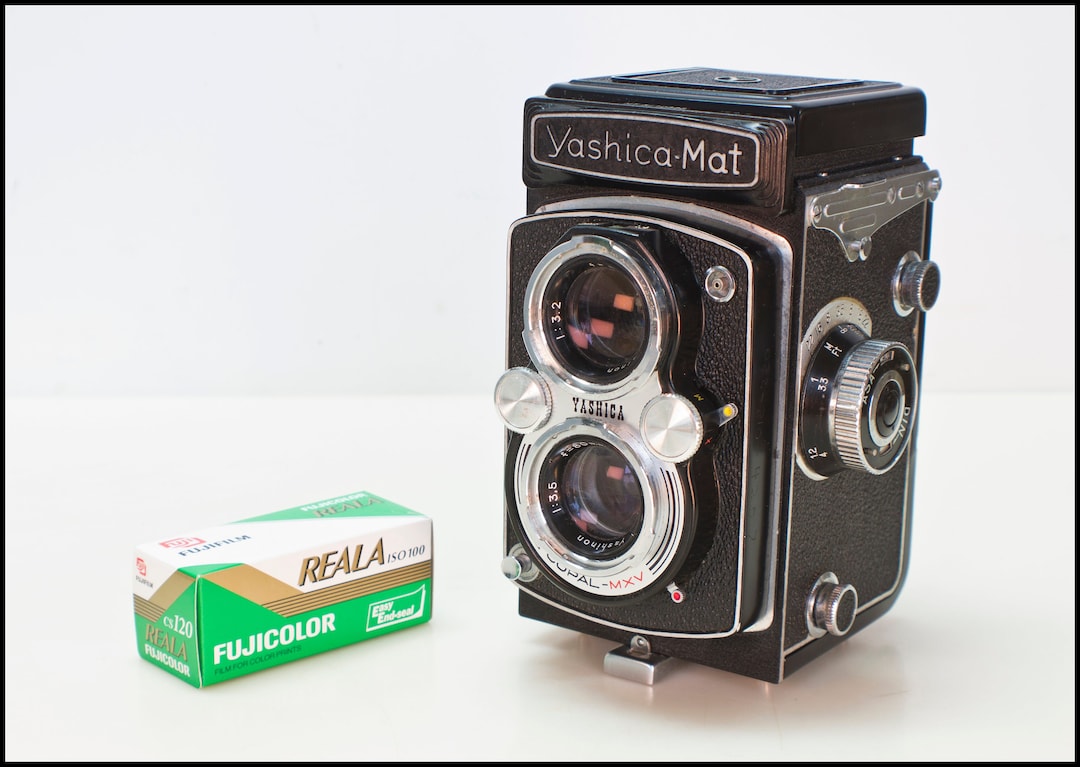 Yashicamat Twin Lens Reflex Camera Working Vintage 1950s Medium Format