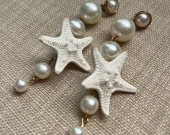Pendientes hechos a mano de estrella de mar perla - Accesorios costeros - Vacaciones en la playa - Bodas en la playa - Novias - Damas de honor - Pendientes colgantes - Estrella de mar