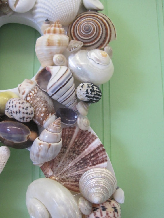 ビーチデコレーション 貝殻文字「B」 - カラフルな貝殻文字