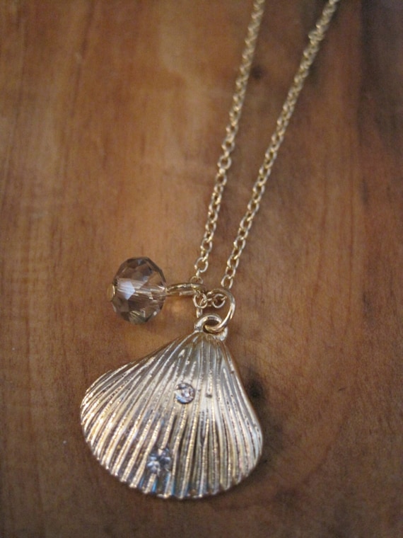 Gold Clam Shell and Czech Glass Beaded Necklace Clam Shell