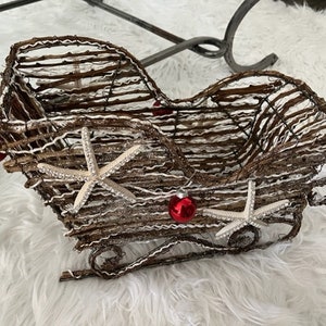 Beach Decor verschönerte Weihnachtsschlitten-Korb-Kartenhalter mit Seestern - Weihnachtskartenhalter - Muschel-Korb - Küstendekor - Weihnachtsgeschenk