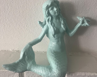 Sirena in ghisa con stella marina - Sirena color schiuma di mare - Sirena in ghisa dipinta - Decorazioni a tema sirena - Camera da ragazza - Casa al mare - Decorazioni costiere da spiaggia