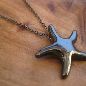Colar de estrela do mar de hematita - Colar de estrela do mar esfumaçado - Colar de estrela do mar - Colar de praia - Colar náutico - Colar de estrela do mar escuro