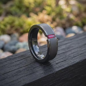 Baguette Cut Lab Ruby Herrring, Svart Rhodium 925 Sterling Silver Gotiska Statement Smycken