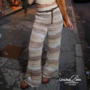 Puede incluir: Pantalones de crochet de pierna ancha en una paleta de colores neutros, con cinturón marrón. El patrón de rayas crea interés visual. El texto "Crochet Pants" y "B. the Stitcher" es visible en la esquina inferior derecha.