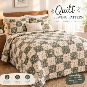 Puede incluir: Un patrón de costura para colcha con un diseño de tablero de ajedrez de cuadrados alternos de tela floral verde salvia y cuadros crema. El texto dice Quilt Sewing Pattern, Cozy, Classic, Timeless y Finished Size Approx. 228,6 x 274,3 cm (Queen).
