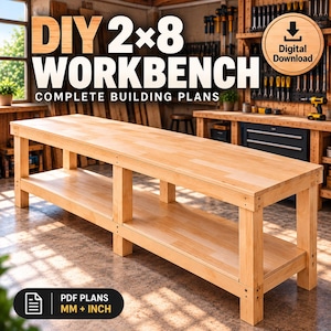 Op de afbeelding: Een werkbank van lichtgekleurd hout met een rechthoekig blad en een onderste opbergplank. De tekst in de afbeelding luidt DIY 2x8 WORKBENCH COMPLETE BUILDING PLANS, Digital Download en PDF PLANS MM + INCH. De werkbank heeft een stevig frame.