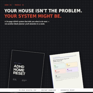 以下が含まれることがあります： 34ページのデジタルADHDシステム。黒い表紙には「ADHD HOME RESET」と記され、内側のページには「What Kind of Brain Day Is It?」というタイトルと色分けされたチェックボックスがあります。テキストは「YOUR HOUSE ISN'T THE PROBLEM. YOUR SYSTEM MIGHT BE.」です。