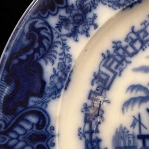 Flow Blue Plate, Java Pattern, Bishop and Stonier England, Blue and White Chinoiserie Display Plate, AS IS condition image 4