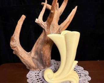 ヴィンテージ アールデコ 豊穣の角 花瓶 | クリームバターイエローの陶器 (1940年代～50年代 アメリカ)