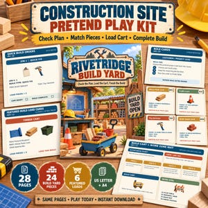 Peut inclure: Un kit de jeu de simulation de chantier comprenant un livret d'instructions central intitulé Rivetridge Build Yard, entouré de diverses cartes de jeu, dont des ordres de construction, des cartes de chargement, des cartes de rôle et un tapis de jeu.