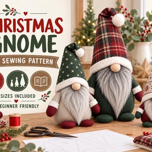 Puede incluir: Tres gnomos de tela con largas barbas grises, narices redondas de madera y sombreros altos con patrones de cuadros, estrellas y copos de nieve. El texto dice CHRISTMAS GNOME PDF SEWING PATTERN, 3 SIZES INCLUDED, BEGINNER FRIENDLY. Incluye tijeras y telas.