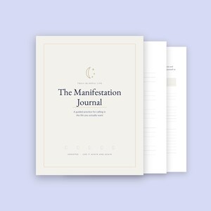 Peut inclure: Un journal de couleur crème intitulé The Manifestation Journal avec une icône de croissant de lune et d'étoile dorée. Le texte de couverture indique Truly Blissful Life, A guided practice for calling in the life you actually want, et Undated Use it again and again.