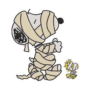 Può includere: Un disegno per ricamo che raffigura un personaggio beagle bianco avvolto in bende da mummia color beige con contorni neri. Accanto al personaggio più grande c'è un uccellino giallo anch'esso avvolto in bende da mummia bianche.