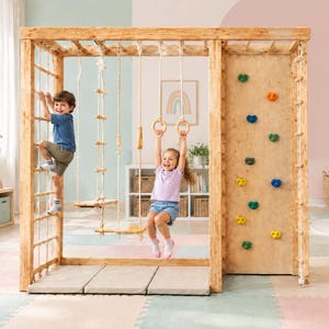 子供用木製屋内クライミングジム、5in1プレイフレーム、スウェーデン式はしご、クライミングウォール、体操リング、ブランコ付き
