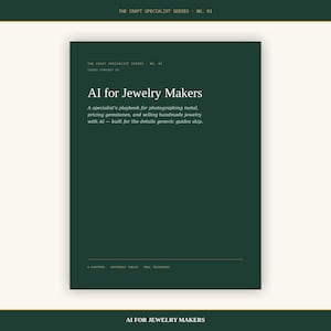 Puede incluir: Una cubierta de libro rectangular de color verde oscuro titulada AI for Jewelry Makers. El texto dice: The Craft Specialist Series - No. 01, Studio Strategy Co., A specialist's playbook for photographing metal, pricing gemstones, and selling handmade jewelry.