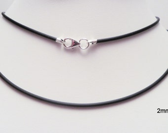 Collar de cordón de caucho negro de 2 mm con extremos de plata esterlina y cierre de langosta (tú eliges el largo)
