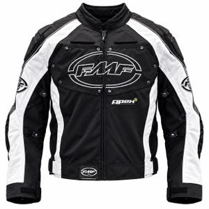Puede incluir: Una chaqueta de moto negra y blanca que presenta el logotipo FMF en un óvalo grande en el pecho, la palabra Apex con un símbolo amarillo y marcas FMF adicionales en las mangas y la cintura. La chaqueta tiene una cremallera frontal y acolchado.
