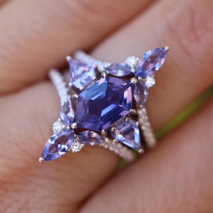 Hexagonale blauwpaarse tanzaniet trouwring met zetting