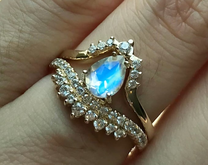 Moonstone Teardrop Wedding Ring Set- Moonstone Pear Bridal Ring Set- Unique Moonstone Engagement Ring with Matching Band-