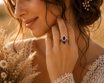 Juego de dos anillos de compromiso de plata con halo de amatista morada en forma de lágrima