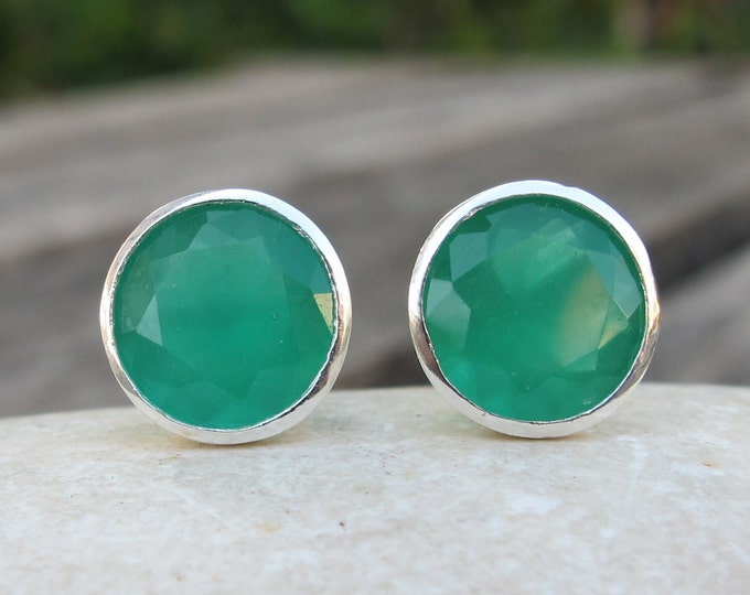 Round Green Stud Earring- Simple Green Onyx Earring- Boho Light Green Earring- Milky Green Everyday Stud- Bohemian Silver Stud Earring