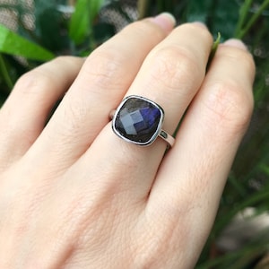 Silver Labradorite Square Ring- Labradorite Boho Faceted Simple Ring- Bezel Stack Iridescent Ring- Minimalist Gemstone Bohemian Ring