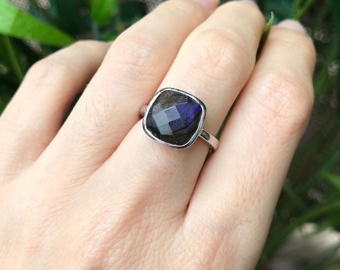 Silver Labradorite Square Ring- Labradorite Boho Faceted Simple Ring- Bezel Stack Iridescent Ring- Minimalist Gemstone Bohemian Ring