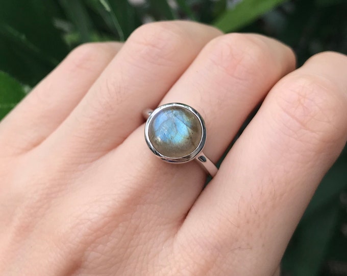 Smooth Round Genuine Labradorite Ring- Stack Boho Iridecent Ring- Simple Sterling Silver Bohemian Mood Ring- Festive Color Changing Ring