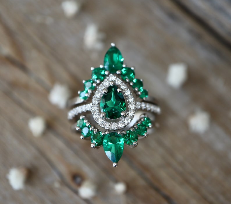 Teardrop Emerald Bridal 3 Ring Set 14k Solid Gold Pear Green image 1