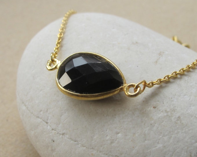 Black Onyx Pear Dainty Bracelets- Minimalist Thin Dainty Black Gemstone Gold Bracelets-Jewelry Gifts for Her Mother Teacher Girlfriend Wife