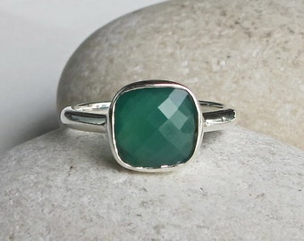 Genuine Green Onyx Stackable Ring- Square Green Gemstone Ring- Cushion Cut Green Ring- Simple Faceted Bezel Ring- Sterling Silver Green Ring