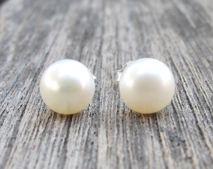 White Pearl Round Stud- Freshwater Pearl Earrings- Simple Bridal Earring- White Shell Earring- Classic Pearl Earring-June Birthstone Earring