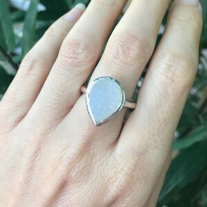 Tropfen Weißer Druzy Galaxie Ring - Großer Roher Birnen Edelstein Solitär Ring- Echter Druzy Statement Silber Ring- Schmuck Geschenk Valentinstag Ring