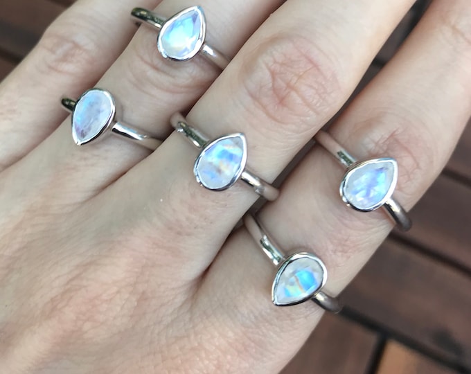 Teardrop Moonstone Silver Ring- Rainbow Moonstone Simple Stack Ring- Pear Faceted Moonstone Small Ring- Iridescent Bezel Minimalist Ring