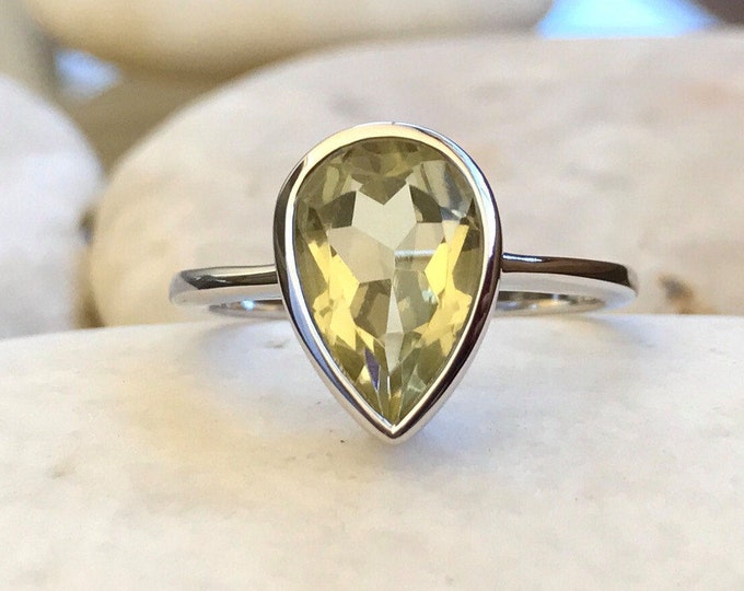 Simple Lemon Quartz Ring- Pear Shape Yellow Alternative Ring- Yellow Stone Promise Ring- Solitaire Gemstone Ring for her- Faceted Ring