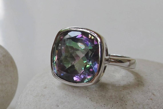 Neptune's 2024 garden topaz