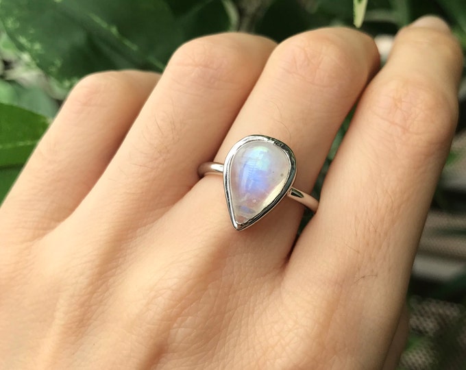 Teardrop Blue Large Moonstone Ring- Silver Pear Moonstone Ring- Simple Smooth Moonstone Ring- Minimalist Iridescent Boho Solitaire Ring