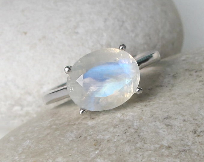 Oval Moonstone Prong Ring- Rainbow Moonstone Solitaire Ring- June Birthstone Ring- Simple Blue Moonstone Ring
