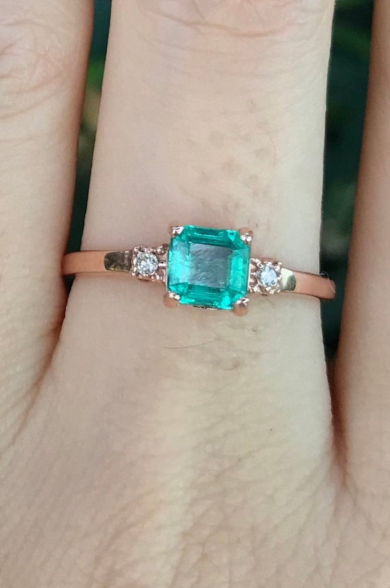 0.70ct Emerald Cushion 9k Rose Gold Promise Ring for Her- Square Emerald Diamond Dainty Petite Ring- Three Stone Green Emerald Prong Ring