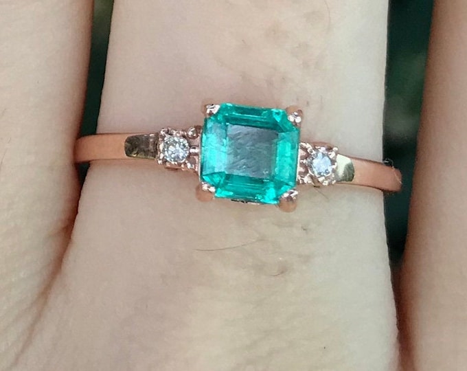 0.70ct Emerald Cushion 9k Rose Gold Promise Ring for Her- Square Emerald Diamond Dainty Petite Ring- Three Stone Green Emerald Prong Ring
