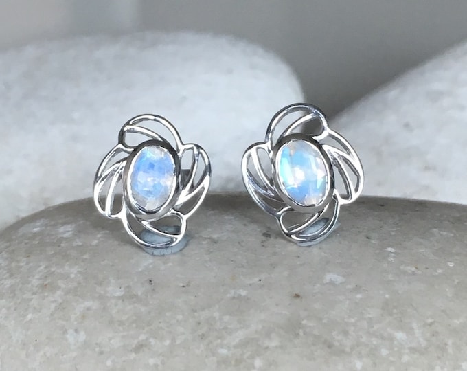 Oval Floral Moonstone Stud Earring- Boho Rainbow Moonstone Earring- Flower Moonstone Earring- June Birthstone Earring- Everyday Earring