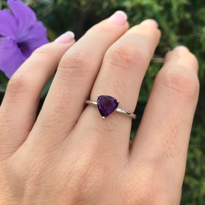 Purple Amethyst Triangle Silver Ring- Stackable Purple Prong Ring- February Birthstone Ring- Trillion Amethyst Minimalist Ring