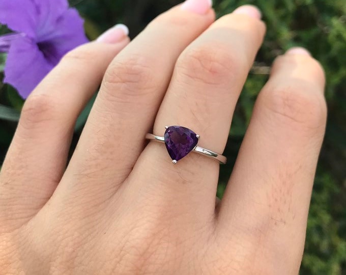 Purple Amethyst Triangle Silver Ring- Stackable Purple Prong Ring- February Birthstone Ring- Trillion Amethyst Minimalist Ring