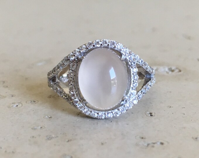 Vintage Chalcedony Oval Solitaire Split Mood Ring- Gray Moonstone Halo Deco Ring- Peach Onyx Statement Ring- Cabochon Stone Ring