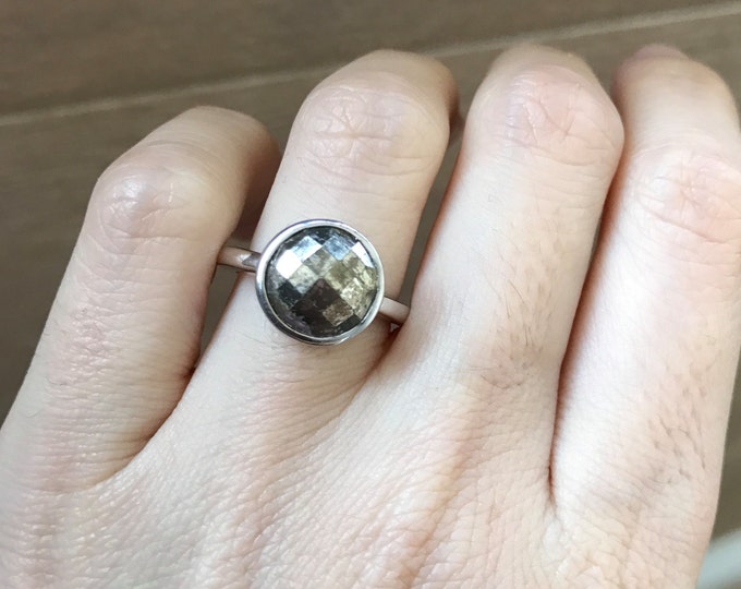 Round Pyrite Rustic Ring- Faceted Metallic Gemstone Ring- Stackable Unique Stone Ring- Sterling Silver Bezel Ring- Minimalist Solitaire Ring