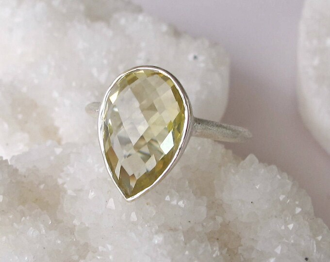 Lemon Quartz Engagement Ring- Simple Yellow Engagement Ring- Pear Shape Promise Ring- Alternative Solitaire Engagement Ring- Minimalist